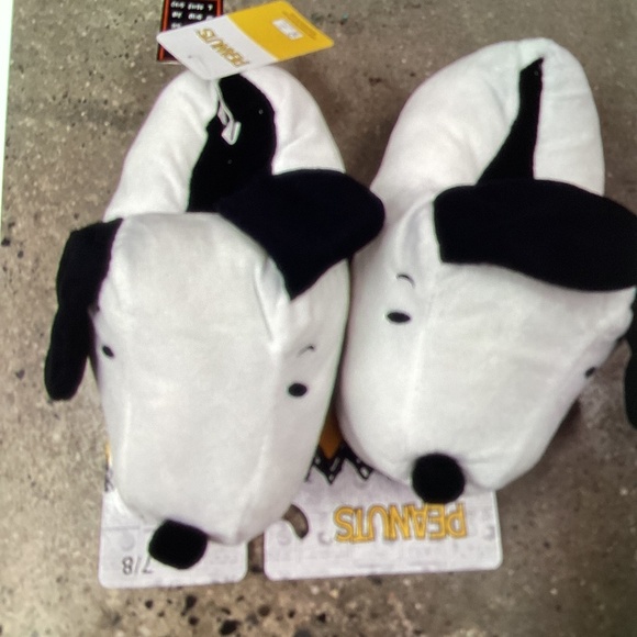 New Peanuts Snoopy Slippers 7/8 - Picture 1 of 3